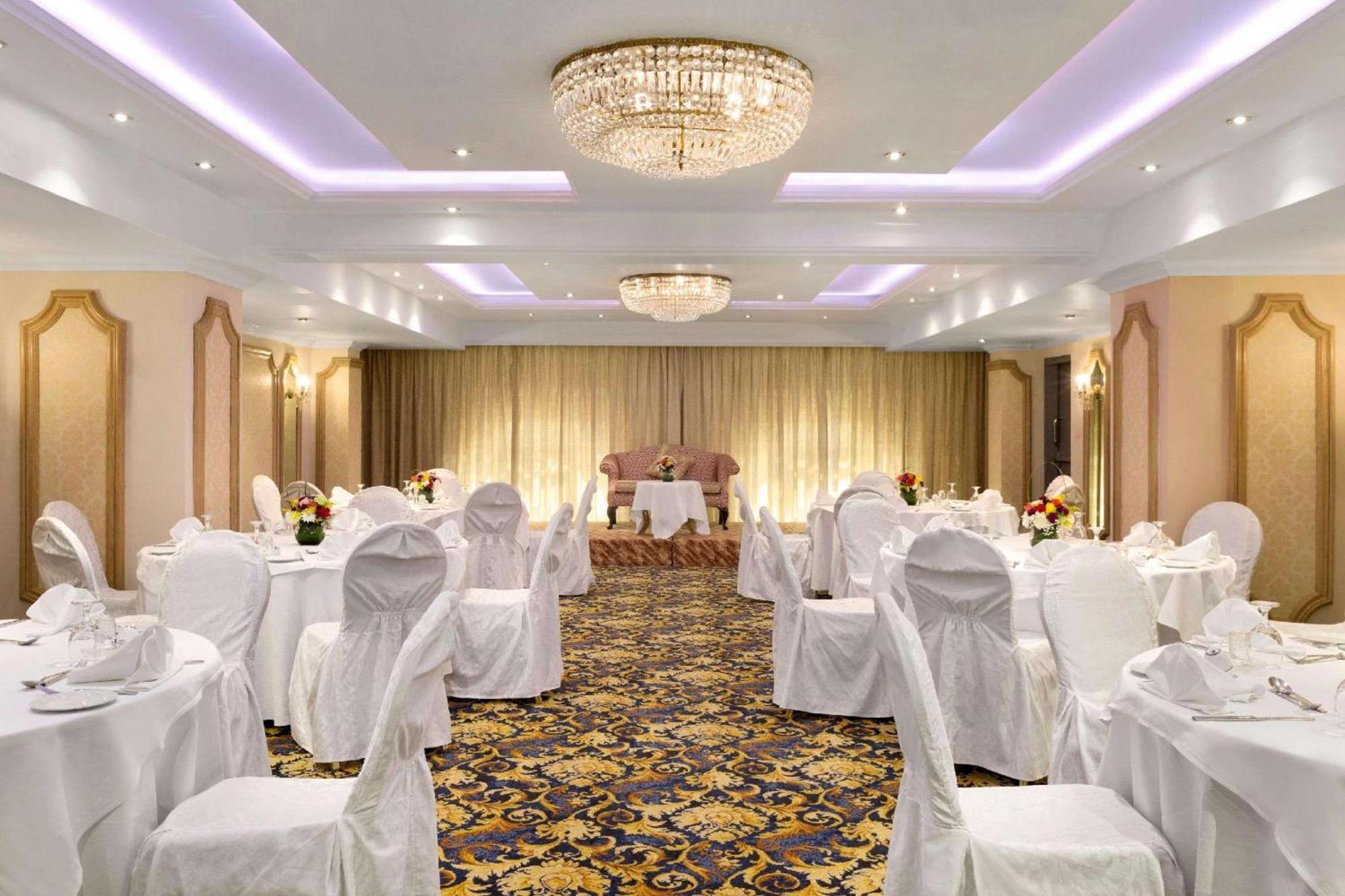 Hawthorn Suites By Wyndham Khobar Buitenkant foto